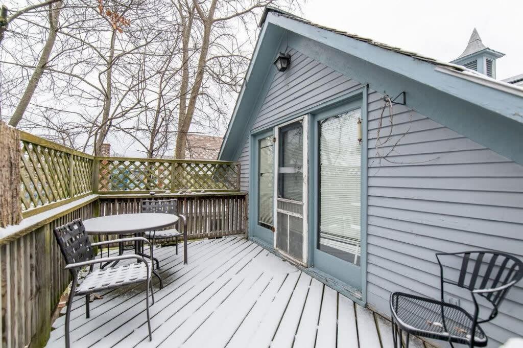 Bright And Cozy Treehouse Apartment Burlington Eksteriør bilde
